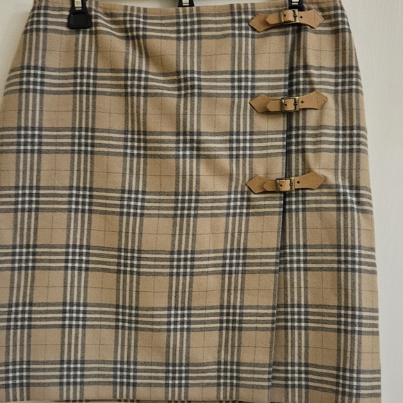 Rena Rowan Dresses & Skirts - Rena Rowan Beige And Grey Plaid Skirt with Buckle Details